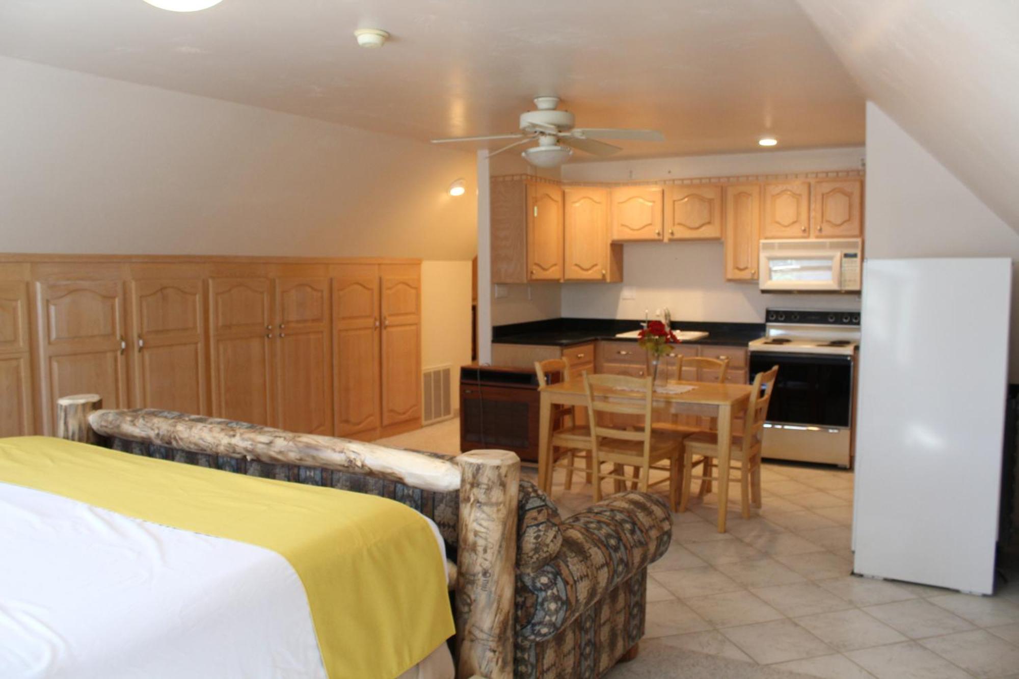 Swallow Cove Bed & Breakfast Panaca Room photo