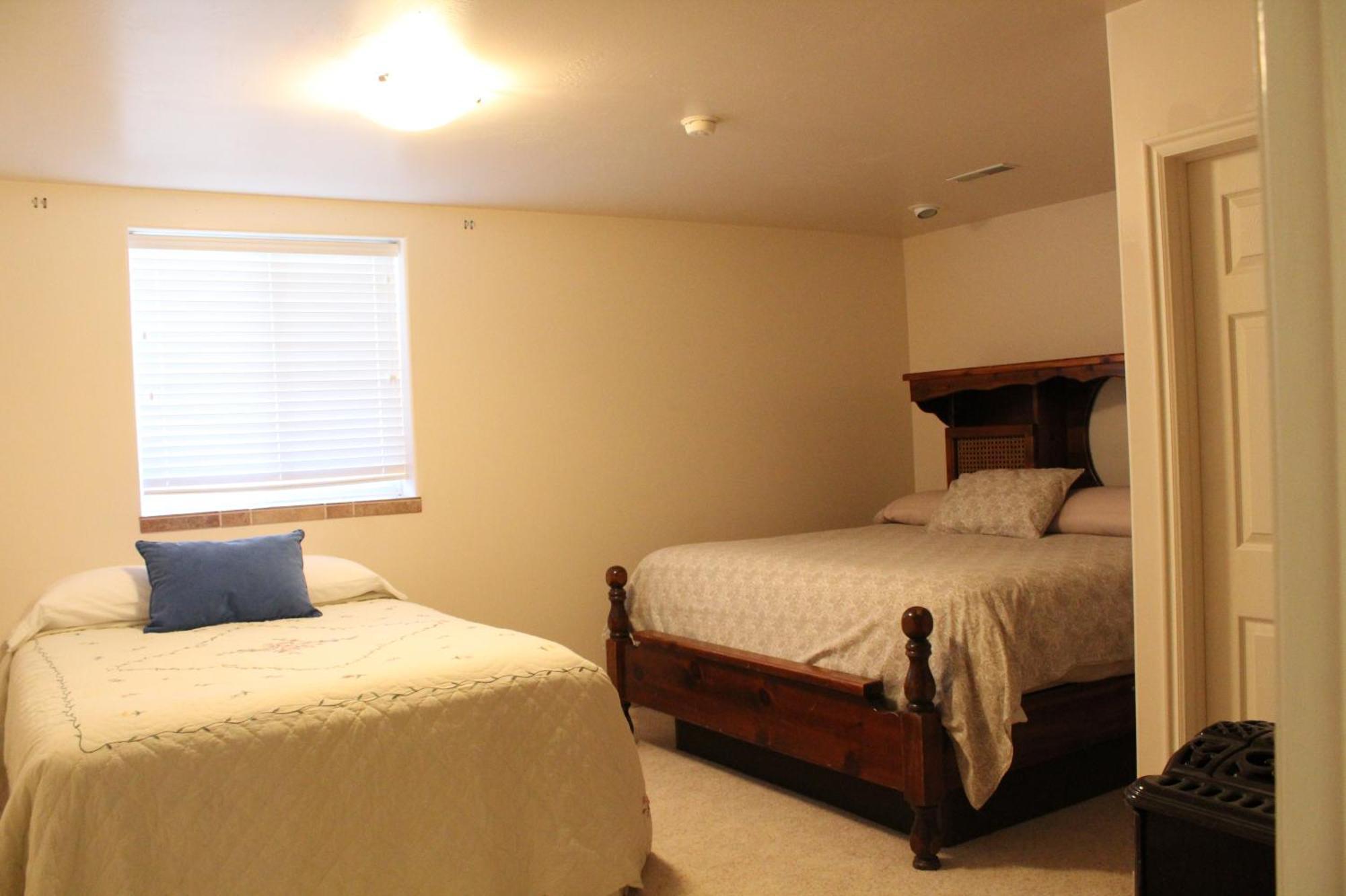 Swallow Cove Bed & Breakfast Panaca Room photo